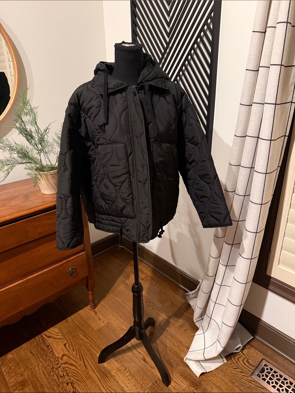 Staccato black quilted puffer jacket w/ hood large
